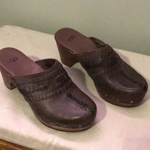 Womens size 5 Ugg clogs